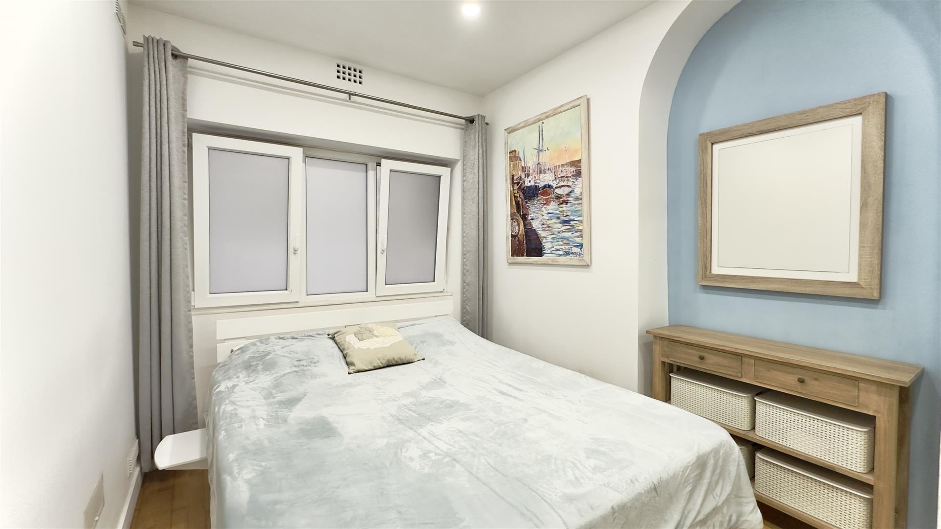 Image of Apartment - 2 Bedrooms - 1 Bathrooms for Sale in South District-Gibraltar, Image 3